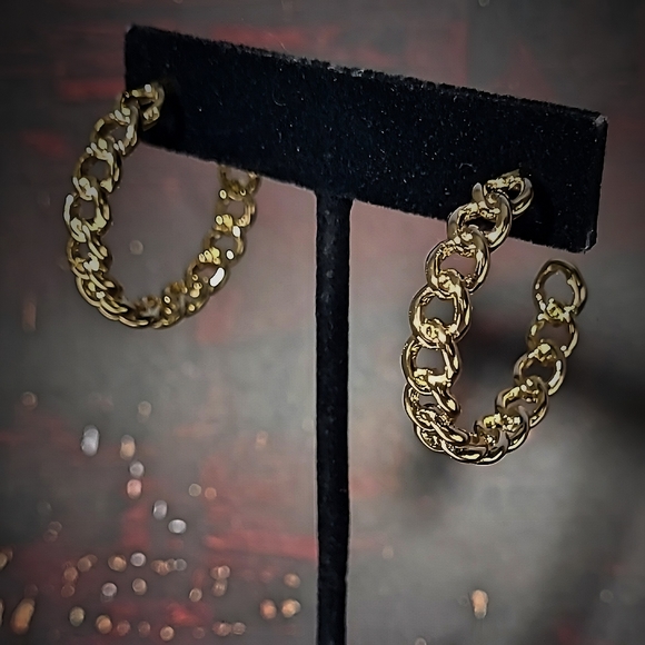 Women's Gold Chainlink Open Hoops - Picture 2 of 4